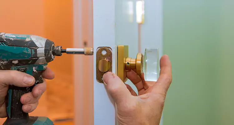 Broken Door Knob Fix in Lakeland, FL