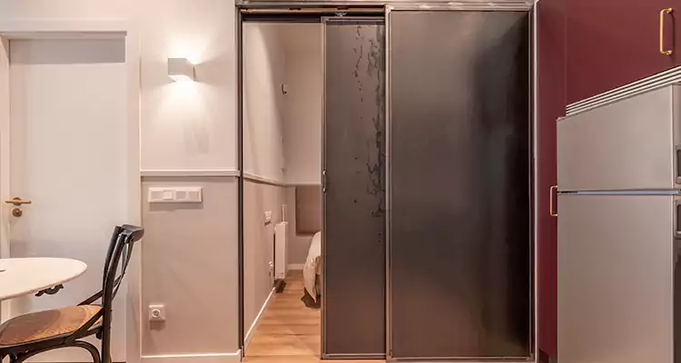 We Fix Closet Sliding Door in Lakeland, FL 